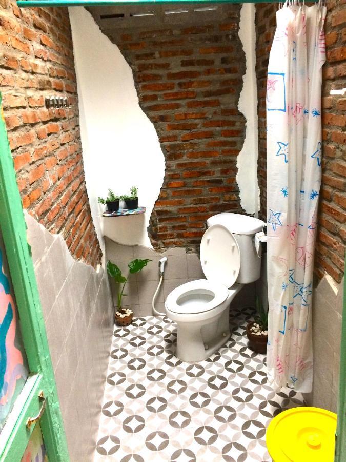 "Nomore" Gallery And Guesthouse Yogyakarta Exterior photo