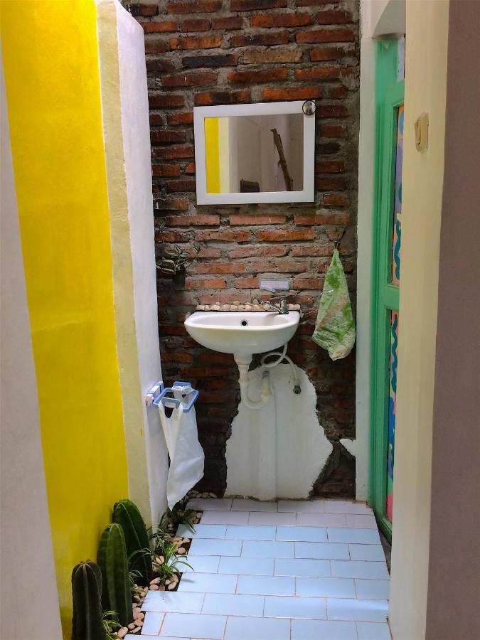 "Nomore" Gallery And Guesthouse Yogyakarta Exterior photo